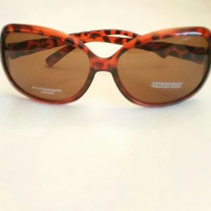 Sunglasses Oversized and Fabulous UV Poly